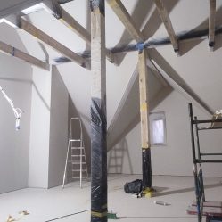 poddasze belki malowanie natryskowe